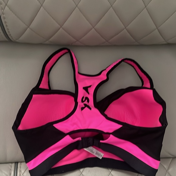 Victorias Secret Sport Bra 34DDD. Great Condition. Worn only two times. - Picture 2 of 4